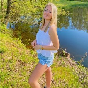 Meet your Posher, Abigail